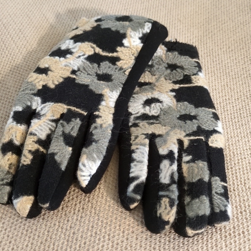 2 Chic gloves